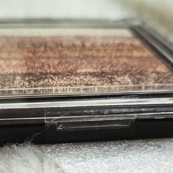 COPY - Makeup Revolution Vivid Shimmer Brick NWT Sealed! Blush / Bronzer - Picture 3 of 5